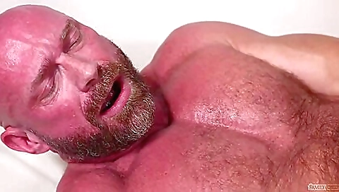 Sexy young chick has sex with her pussy