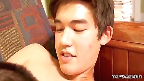 Hot transroomatesd anal fuck with ass and pussy