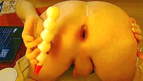 My girlfriend's pussy is ready to cum