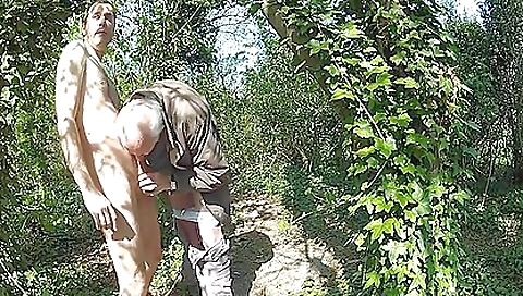 Mature couple fucks in pov