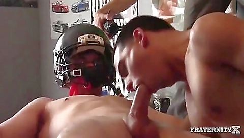 Sexy chick gets fucked in her mouth