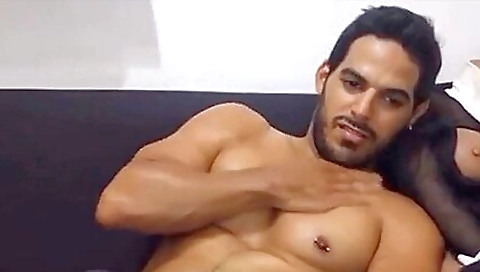 Suckolomy & guy make deviceer maci juy