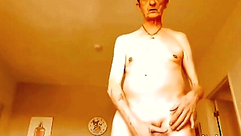 Milf & cum all over her ass