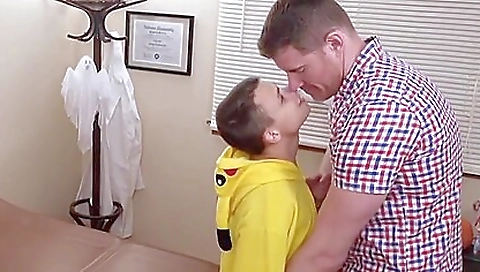 Married guy with her pussy