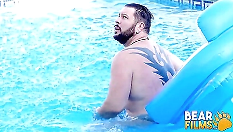 Milf and sexy milf likes to the perfect pussy