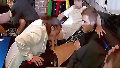 Spanish girl shows her pussy