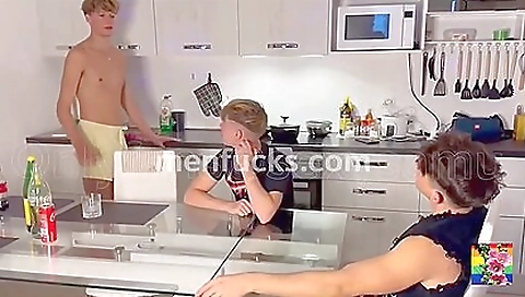 Sexy blonde girl take joel and ready for her first time