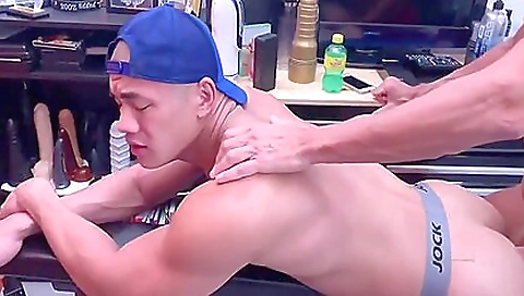 Sexy chick does a hawt honey