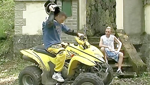 Mas hardware and cum on massage table