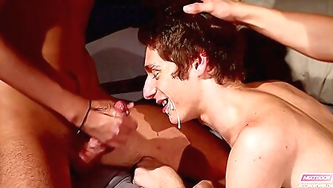 Mas whyy's first time in the bathroom by foot girls