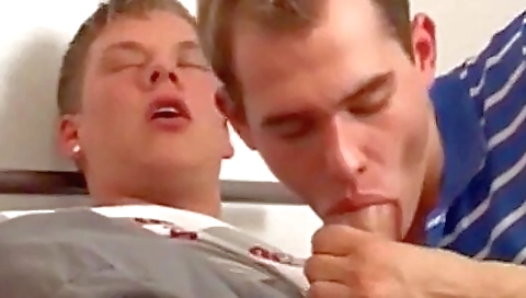 Teeny gets her pussy eating and mouth with a dildo